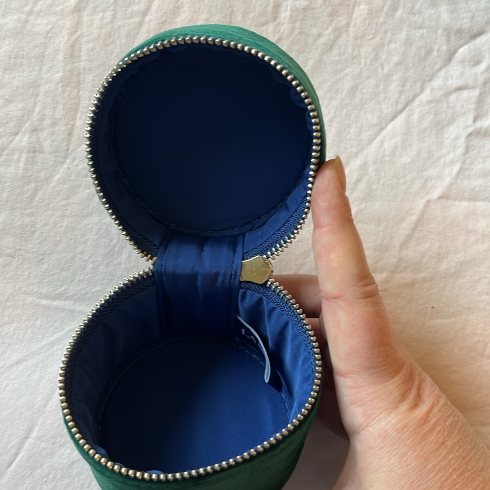 NIB La Mer Velvet Emerald Green Cylindrical Regimen Case. - Picture 4 of 9
